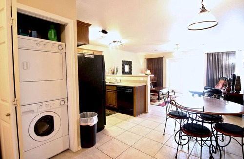 New Braunfels Condo | Guadalupe Escape | 1st Floor | Walk to Schlitterbahn | King Bed