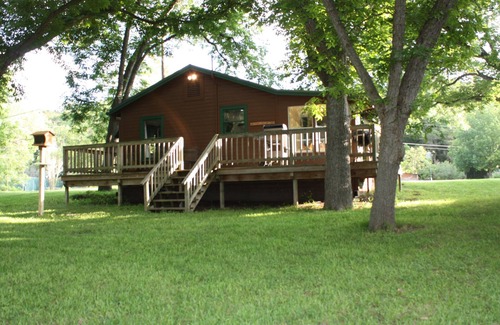 New Braunfels Cabin | Guadalupe River Road Retreat Texas Star Cabin