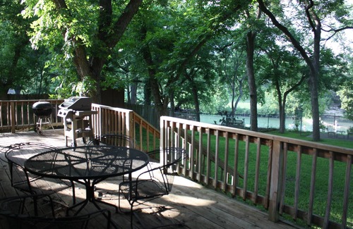 New Braunfels Cabin | Guadalupe River Road Retreat Texas Star Cabin