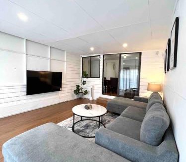 Sunshine House | Guava Grove