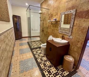 Sayan House | Guci Mas Ghouse