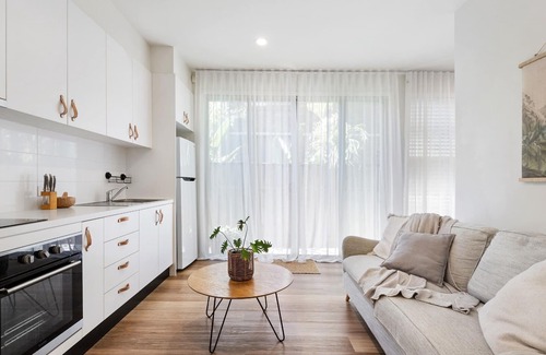 Currumbin House | Guest Abode - walk to beach and Currumbin wildlife sanctuary