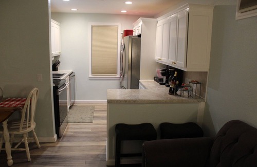 United Central Apartment | Guest apt. with a resort type backyard can make our home YOUR paradise!