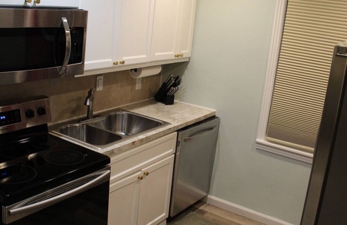 United Central Apartment | Guest apt. with a resort type backyard can make our home YOUR paradise!