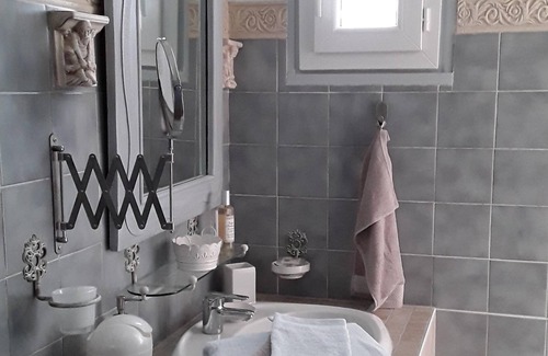 Montlouis-sur-Loire House | Guest bedroom, shower room and toilet, separate entrance