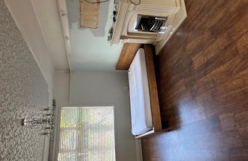 Birmingham House | Guest Double Room