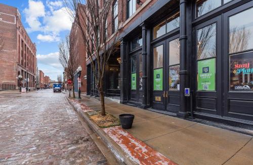 Downtown St. Louis Apartment | Guest Fave - 5 Star Stay Downtown - ADA Accessible