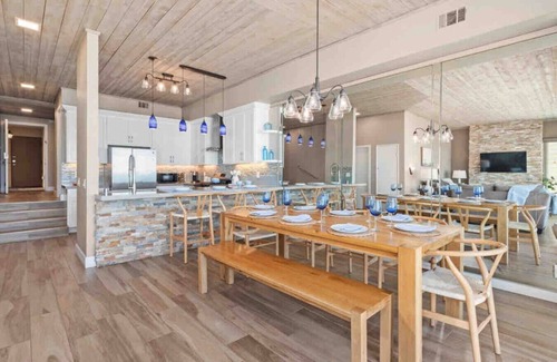 South Oceanside House | Guest Favorite! Fire Ring on Sand Walk to Village