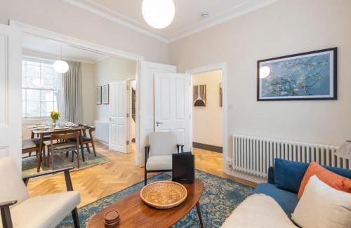 Islington Apartment | Guest Favorite Private home with King sized bed and Garden newly renovated