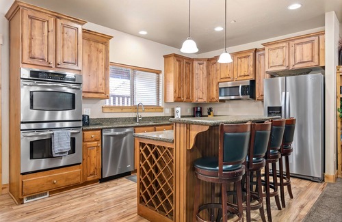 Kimball Junction House | Guest-Favorite Ski Home in Bear Hollow w/Hot Tub – Sleeps 18 – King/Queen Beds