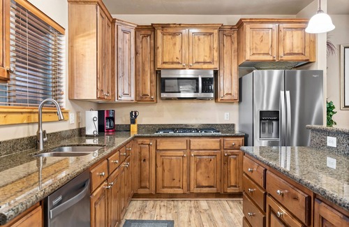 Kimball Junction House | Guest-Favorite Ski Home in Bear Hollow w/Hot Tub – Sleeps 18 – King/Queen Beds