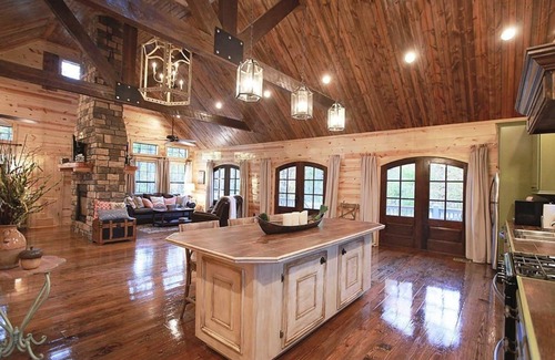 Broken Bow Cabin | Guest favorite snuggled in Timber Creek Trails along a creek