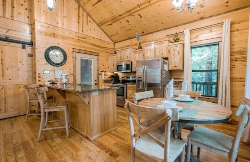 Broken Bow Cabin | Guest favorite tucked back cozy cabin