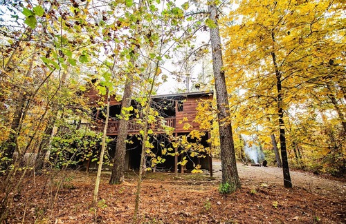 Broken Bow Cabin | Guest favorite tucked back cozy cabin