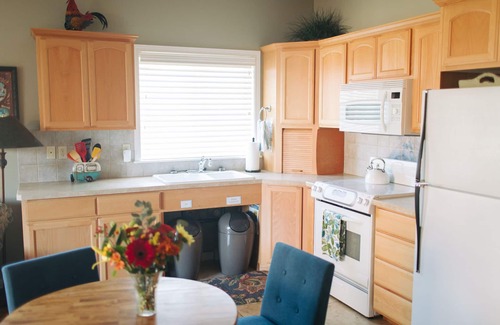 Southeast Bend Apartment | Guest Haven -quiet, cozy hideway in SE Bend.Private enclosed patio. Pet friendly