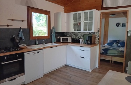 Sainte-Eulalie-en-Born Ski Chalet | Guest House 'Le Chalet D'isabelle' with Private Terrace, Wi-Fi and Air Conditioning