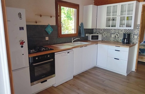 Sainte-Eulalie-en-Born Ski Chalet | Guest House 'Le Chalet D'isabelle' with Private Terrace, Wi-Fi and Air Conditioning
