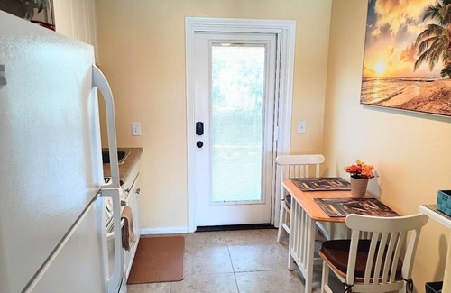 Vista Apartment | Guest Home with a Garden