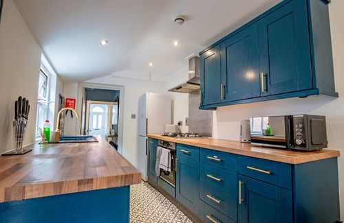 Worcester House | Guest Homes - Park Street, 5 Bed Worcester
