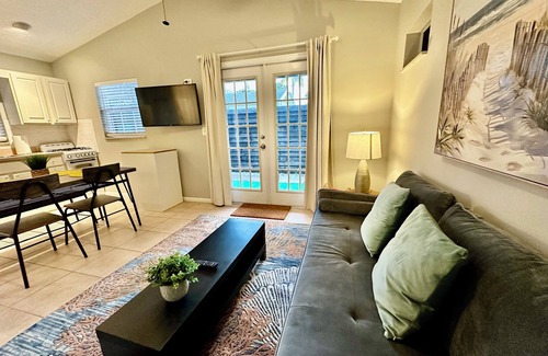 Old Northwood Historic District Villa | GUEST HOUSE #4