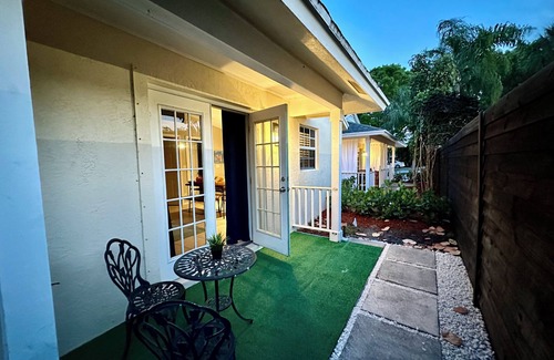 Old Northwood Historic District Villa | GUEST HOUSE #4