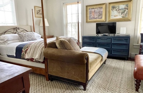 Lovettsville House | Guest House at 1796 Historic Farm in Wine Country