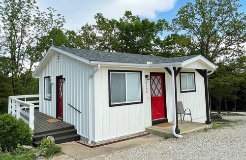Osage Beach House | Guest House at The Bluffs of The Old Swiss Village - Lake View!