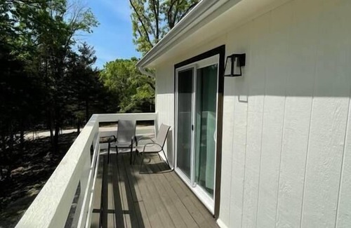Osage Beach House | Guest House at The Bluffs of The Old Swiss Village - Lake View!