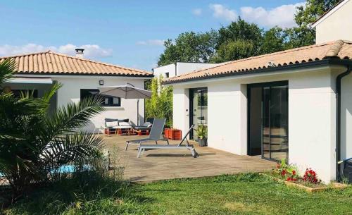 Le Pian-Medoc House | Guest House avec piscine et jardin Privatifs