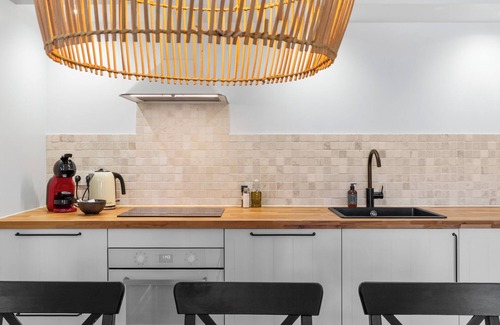 Tolox House | Guest House 'Casita Sombra' with Mountain View, Wi-Fi and Air Conditioning