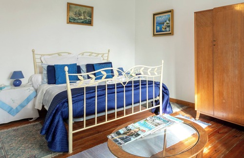 Kerien Bed & Breakfast | Guest House 'Chambre Bleue' with Private Terrace, Private Garden and Wi-Fi