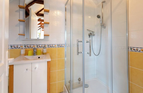 Kerien Bed & Breakfast | Guest House 'Chambre Jaune' with Private Terrace, Private Garden and Wi-Fi