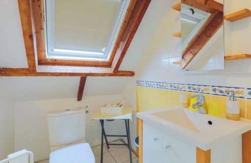 Kerien Bed & Breakfast | Guest House 'Chambre Jaune' with Private Terrace, Private Garden and Wi-Fi