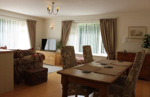 Cheltenham Apartment | Guest house close to station