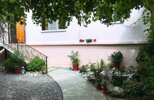 Gagra House | Guest House Elmas