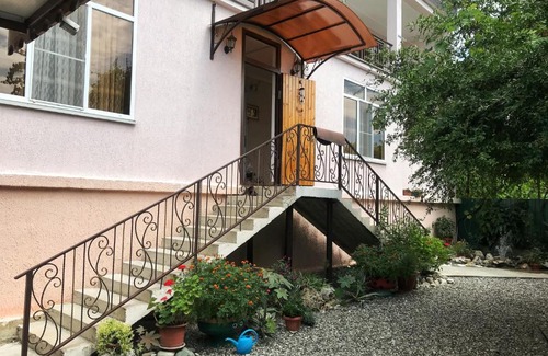 Gagra House | Guest House Elmas