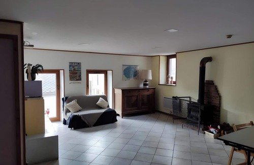 Saint-Jean-de-Vaulx House | Guest House 'Chambre 6' with Shared Terrace, Private Garden and Wi-Fi