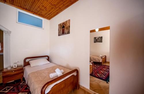Gjirokaster House | Guest House Garden
