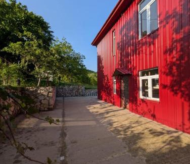 Zeda Gordi House | Guest House House at the Forest სახლი ტყის პირას