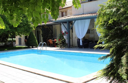 Montussan House | Guest House in 13th century castle near Bordeaux