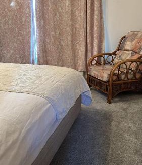 Barrow Gurney House | Guest House in Rose Meare Gardens