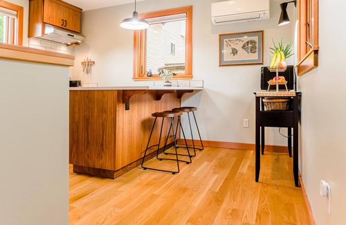 Alphabet Historic District House | Guest House in the Heart of the Alphabet District- Monthly rental only