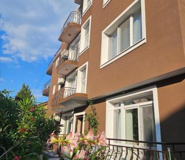 Ravda House | Guest House Ivy