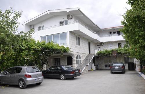 Bjelisi House | Guest House Lalic