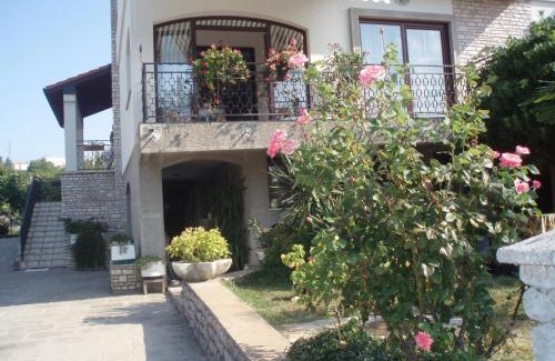 Sarsoni Bed & Breakfast | Guest House Lidija