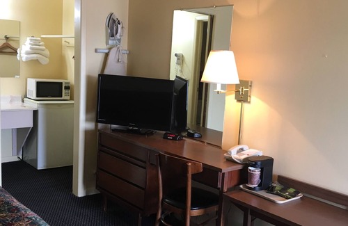 Chanute Hotel | Guest House Motel