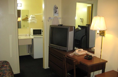 Chanute Hotel | Guest House Motel