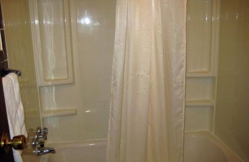 Chanute Hotel | Guest House Motel