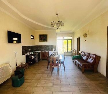 Tkibuli House | Guest House Motsameta