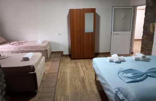Shkoder County House | Guest House Natura Komani Lake